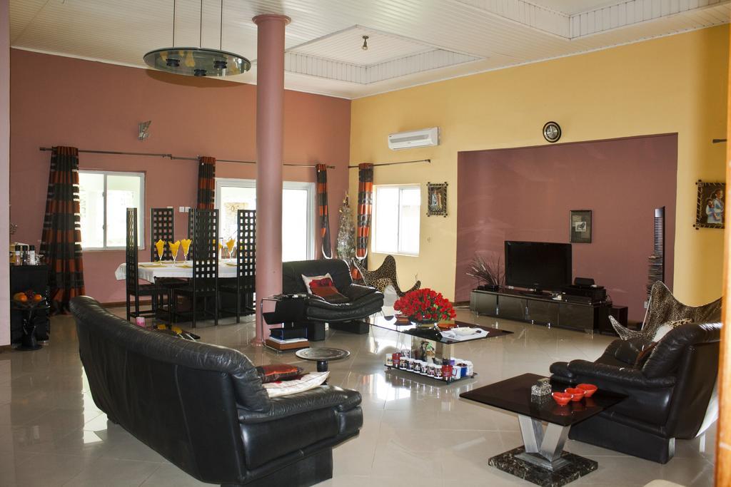 Quest Lodge Accra Ngoại thất bức ảnh