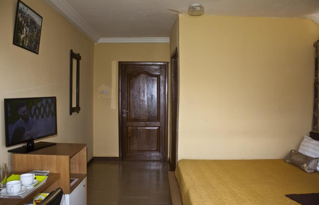 Quest Lodge Accra Ngoại thất bức ảnh