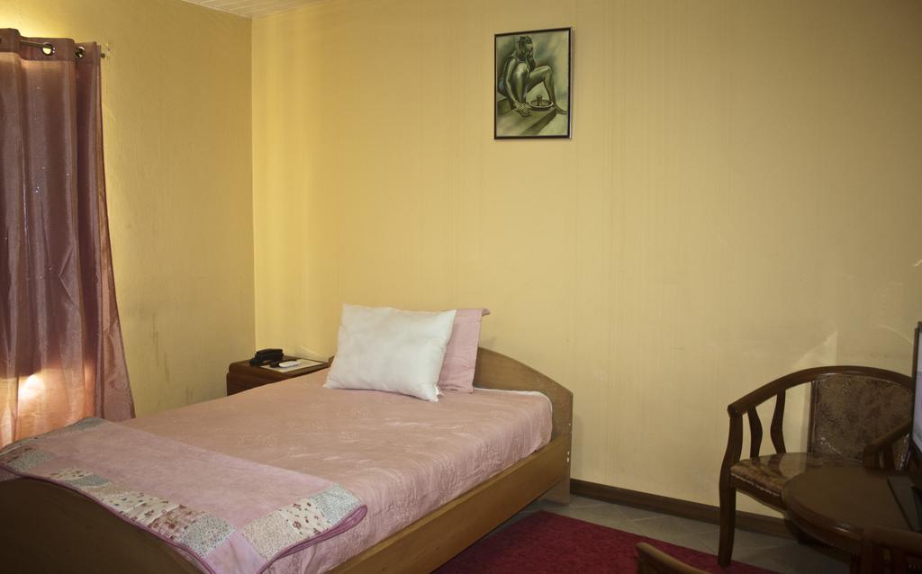 Quest Lodge Accra Ngoại thất bức ảnh