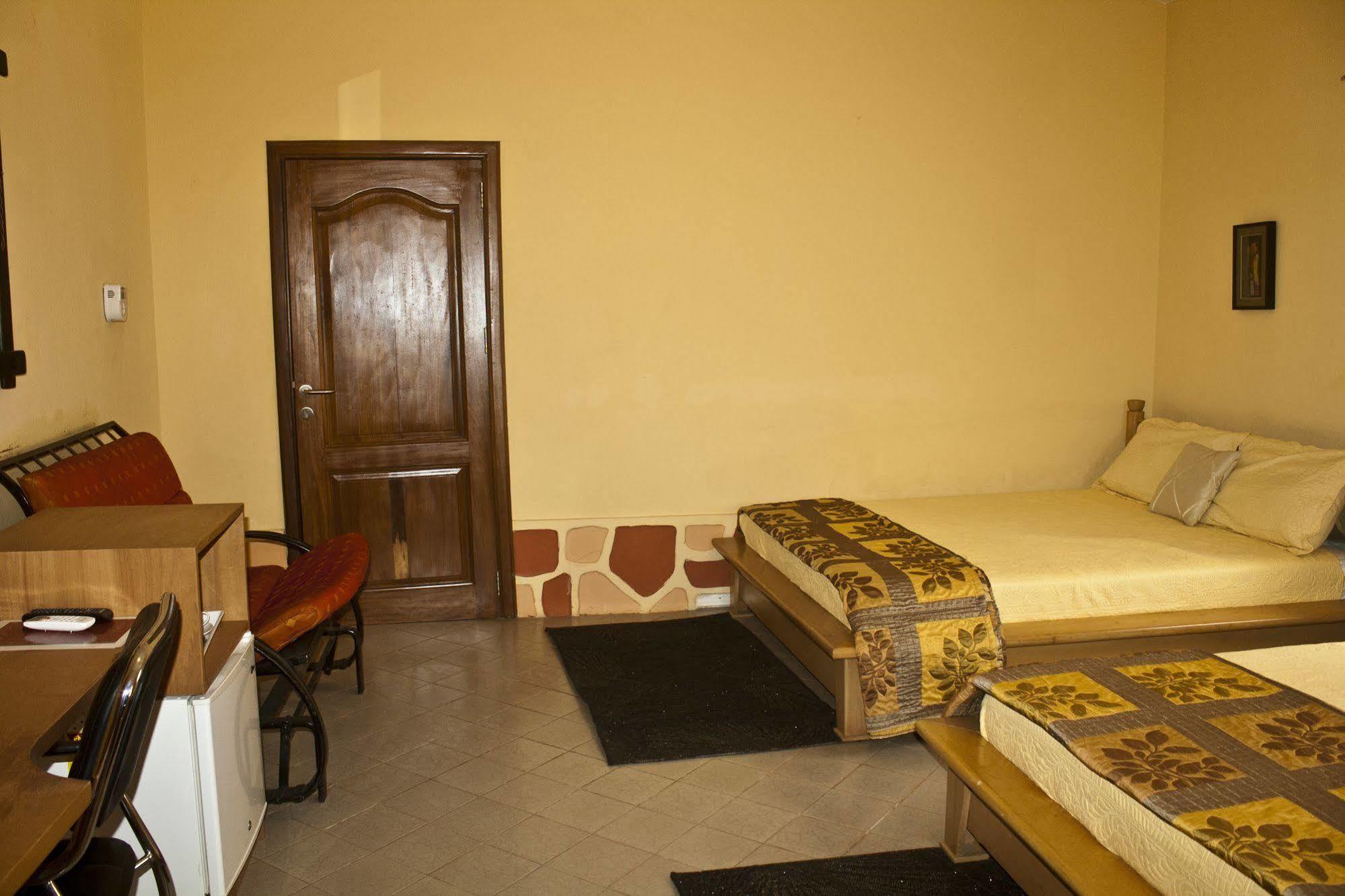 Quest Lodge Accra Ngoại thất bức ảnh