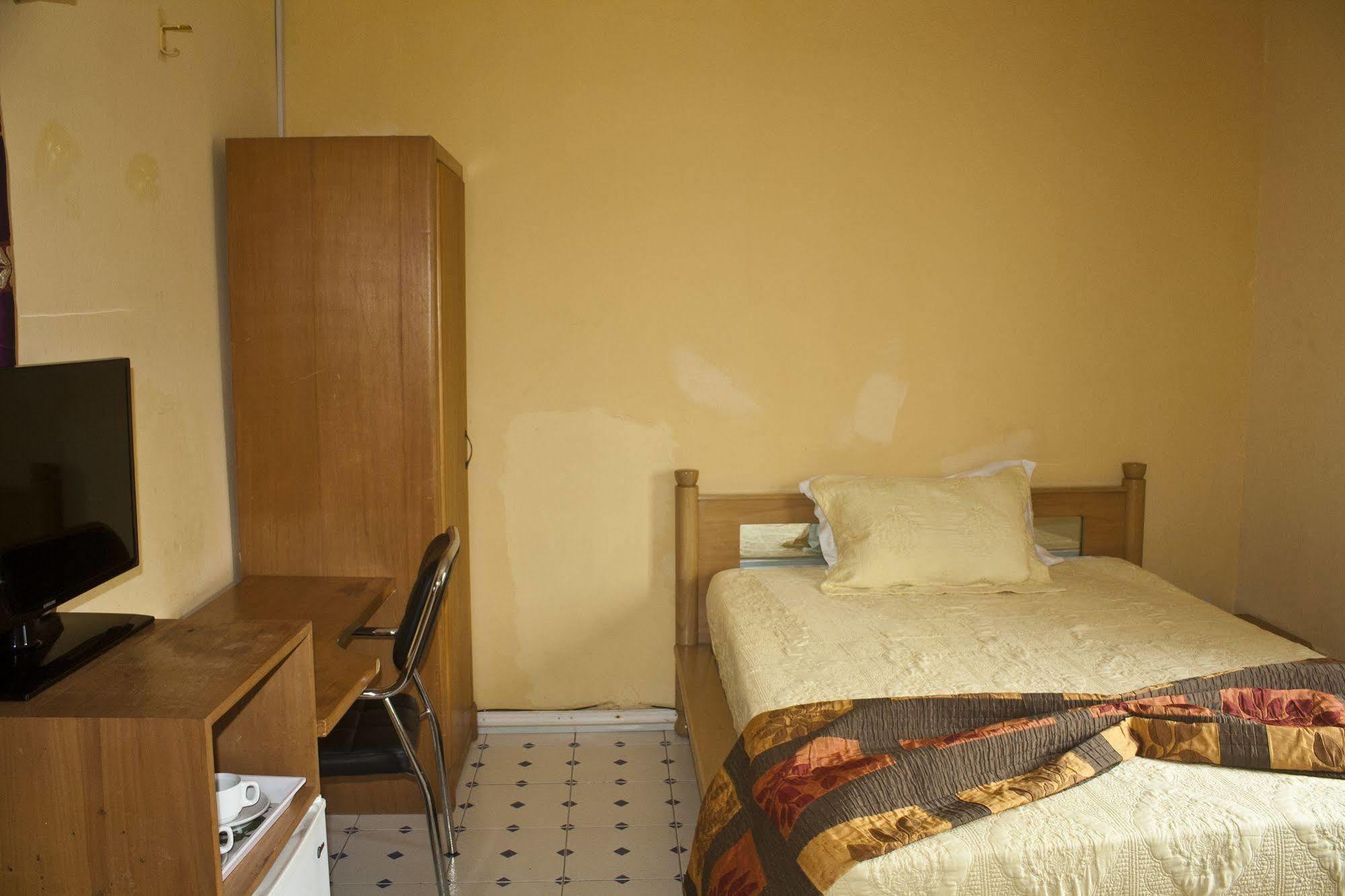Quest Lodge Accra Ngoại thất bức ảnh