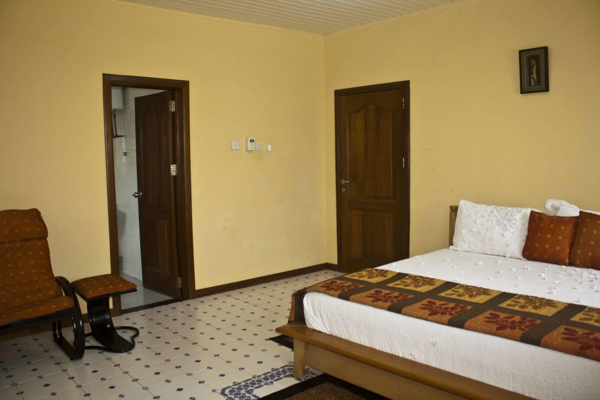Quest Lodge Accra Ngoại thất bức ảnh