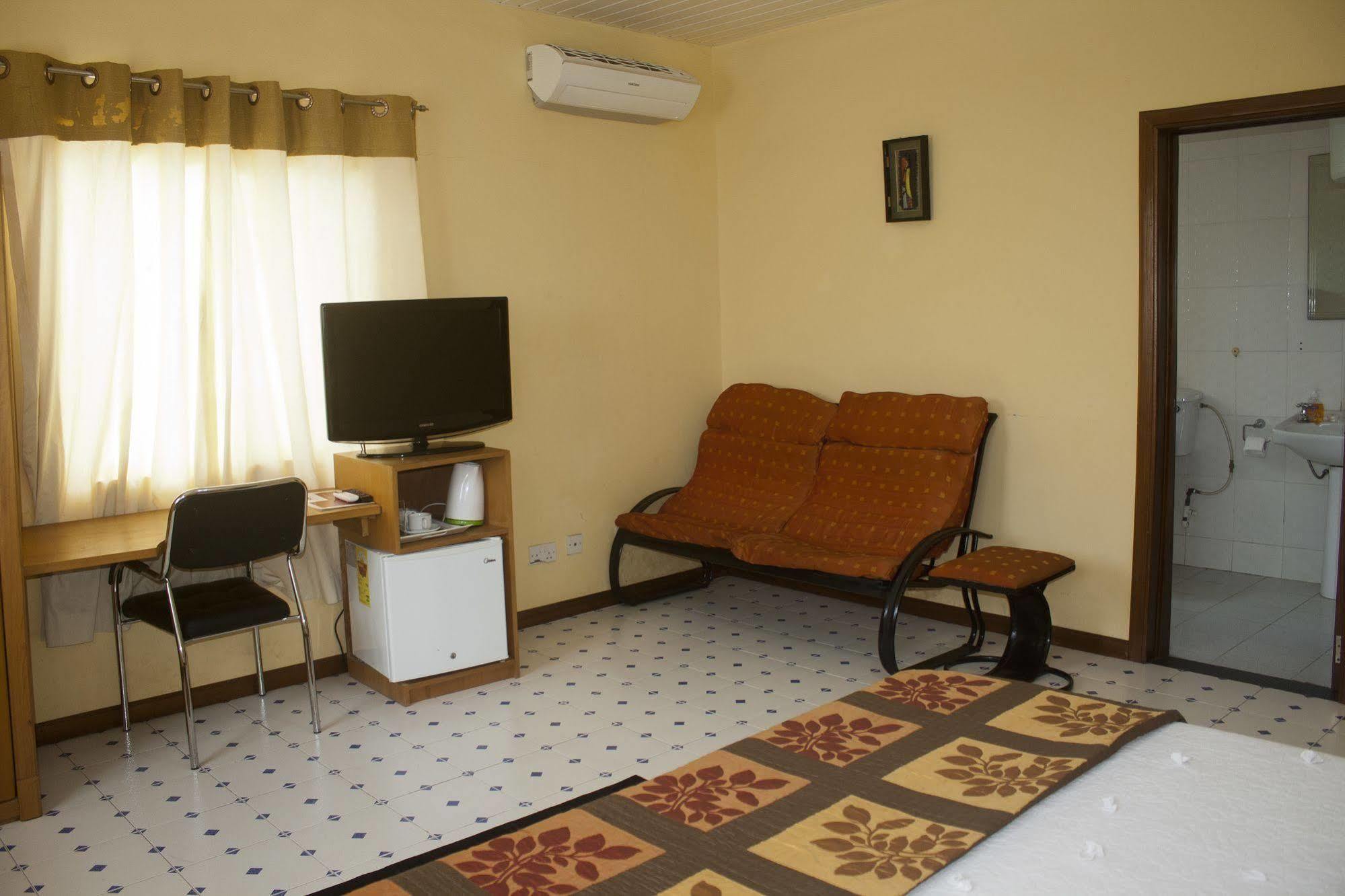 Quest Lodge Accra Ngoại thất bức ảnh