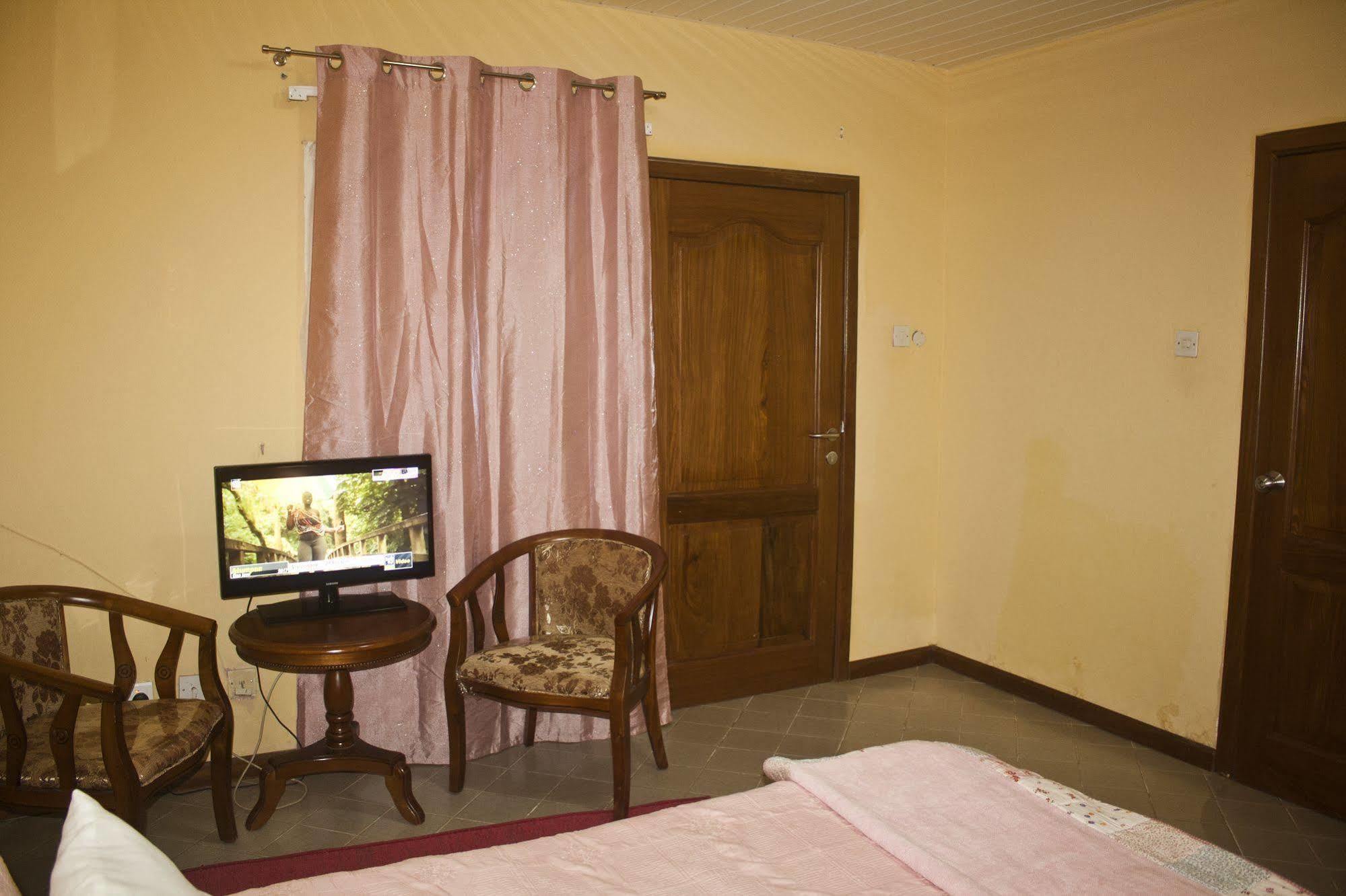 Quest Lodge Accra Ngoại thất bức ảnh
