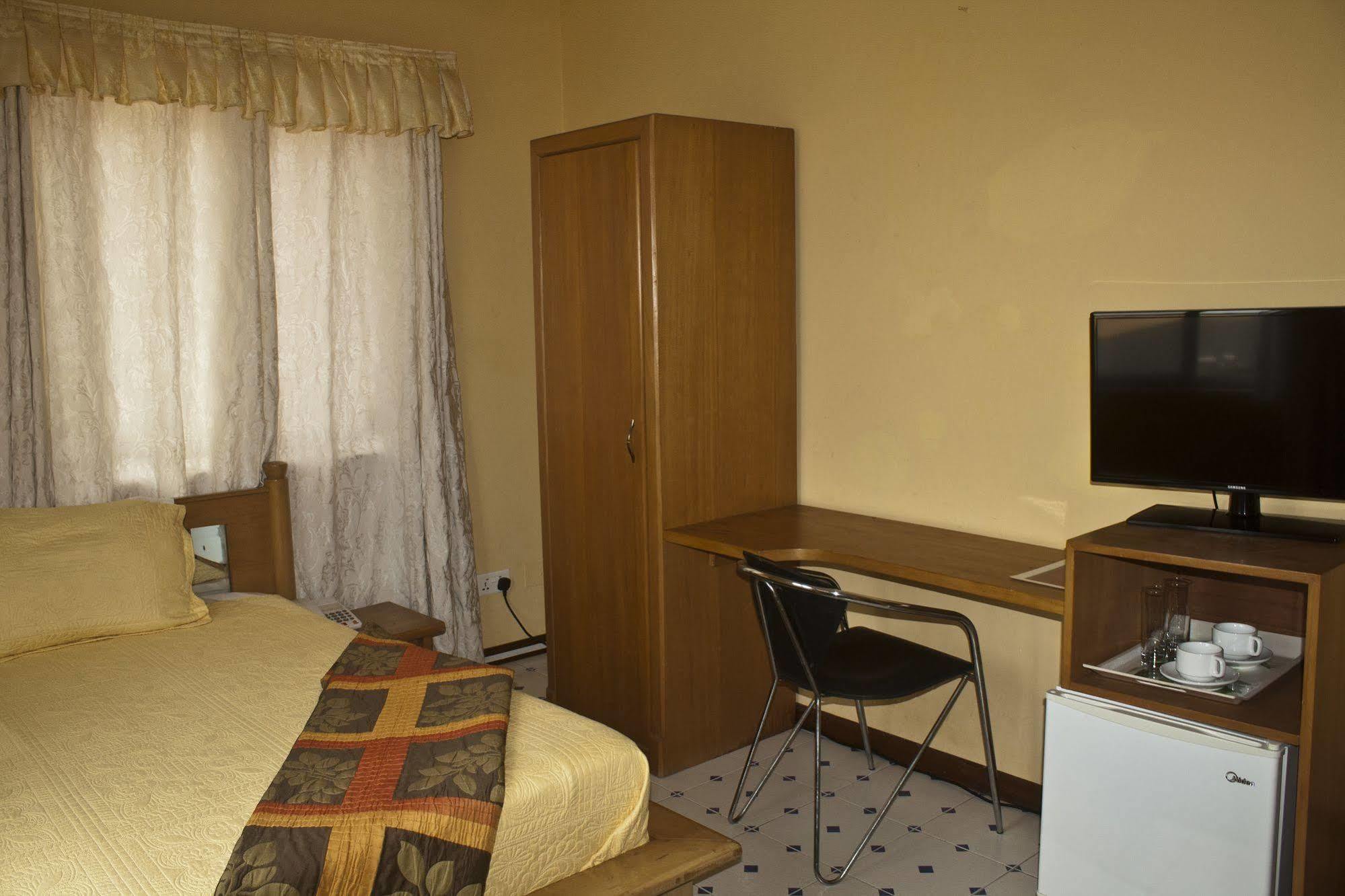 Quest Lodge Accra Ngoại thất bức ảnh