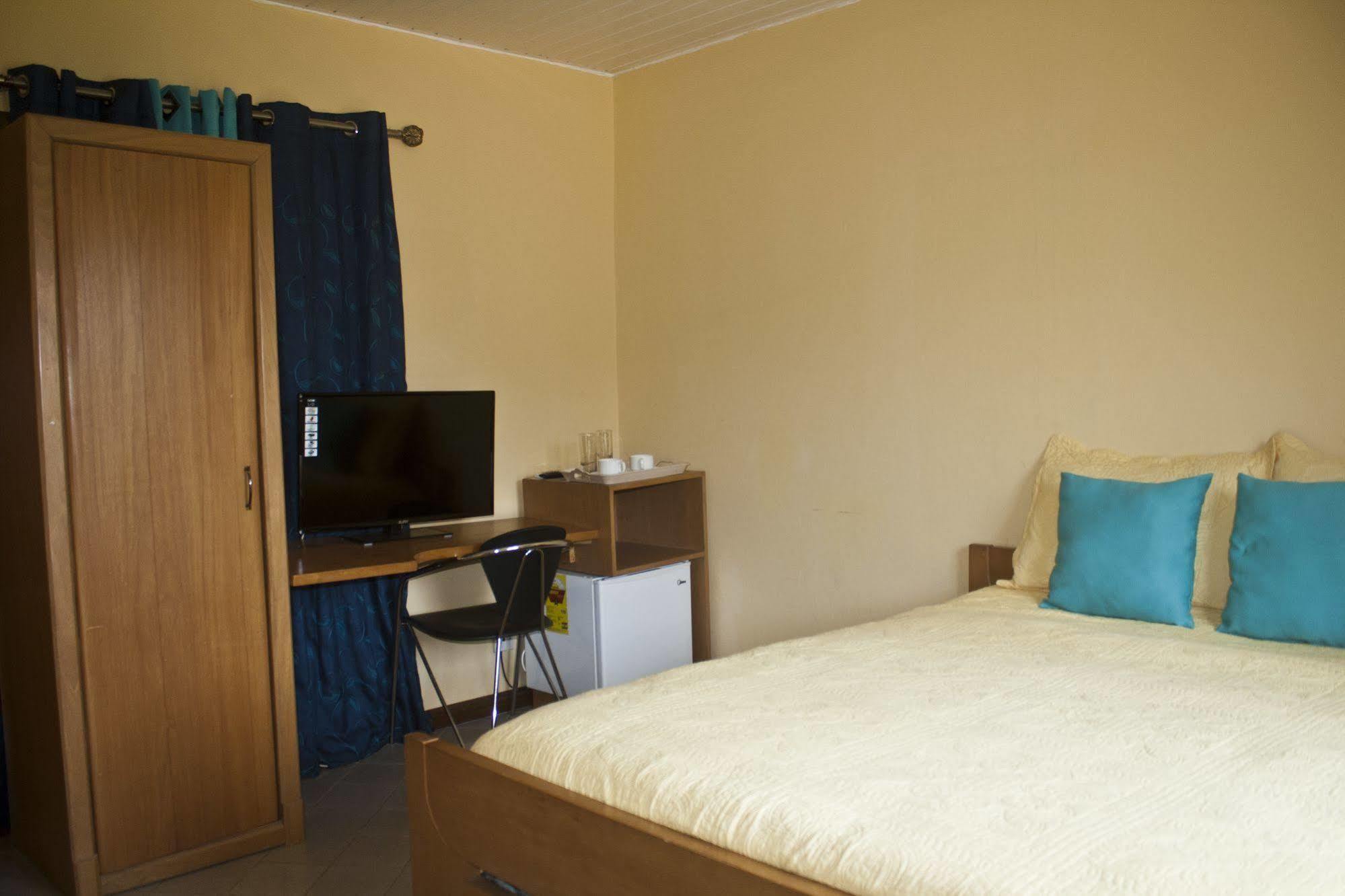 Quest Lodge Accra Ngoại thất bức ảnh