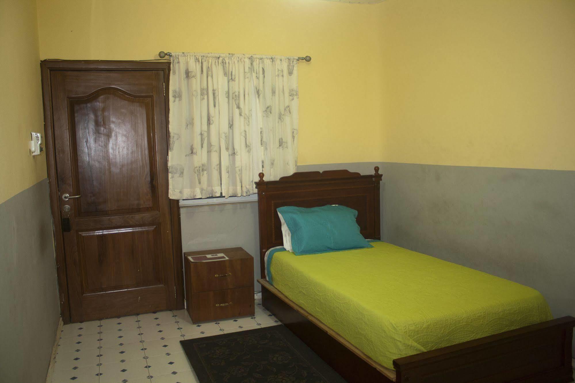 Quest Lodge Accra Ngoại thất bức ảnh