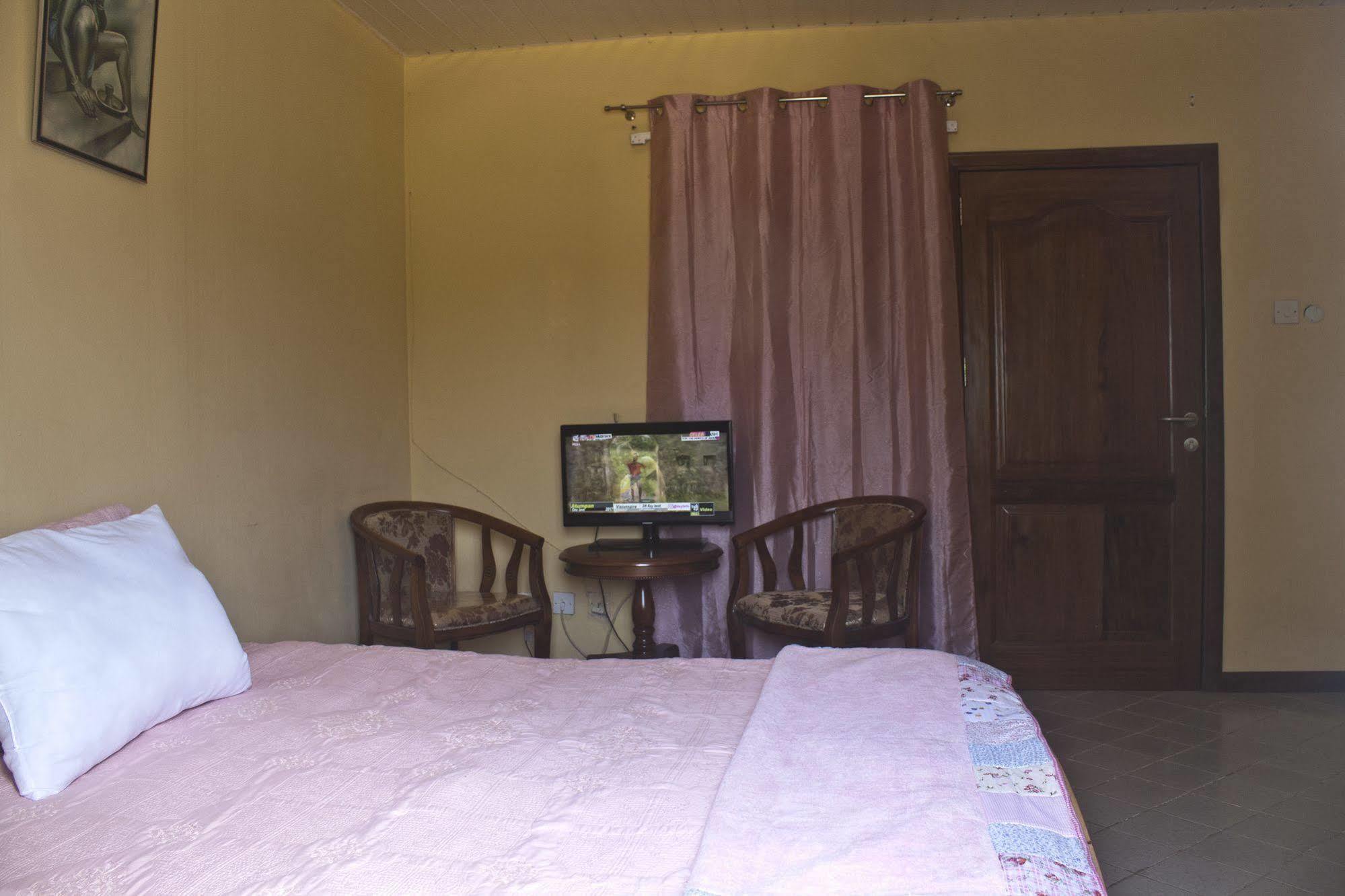Quest Lodge Accra Ngoại thất bức ảnh